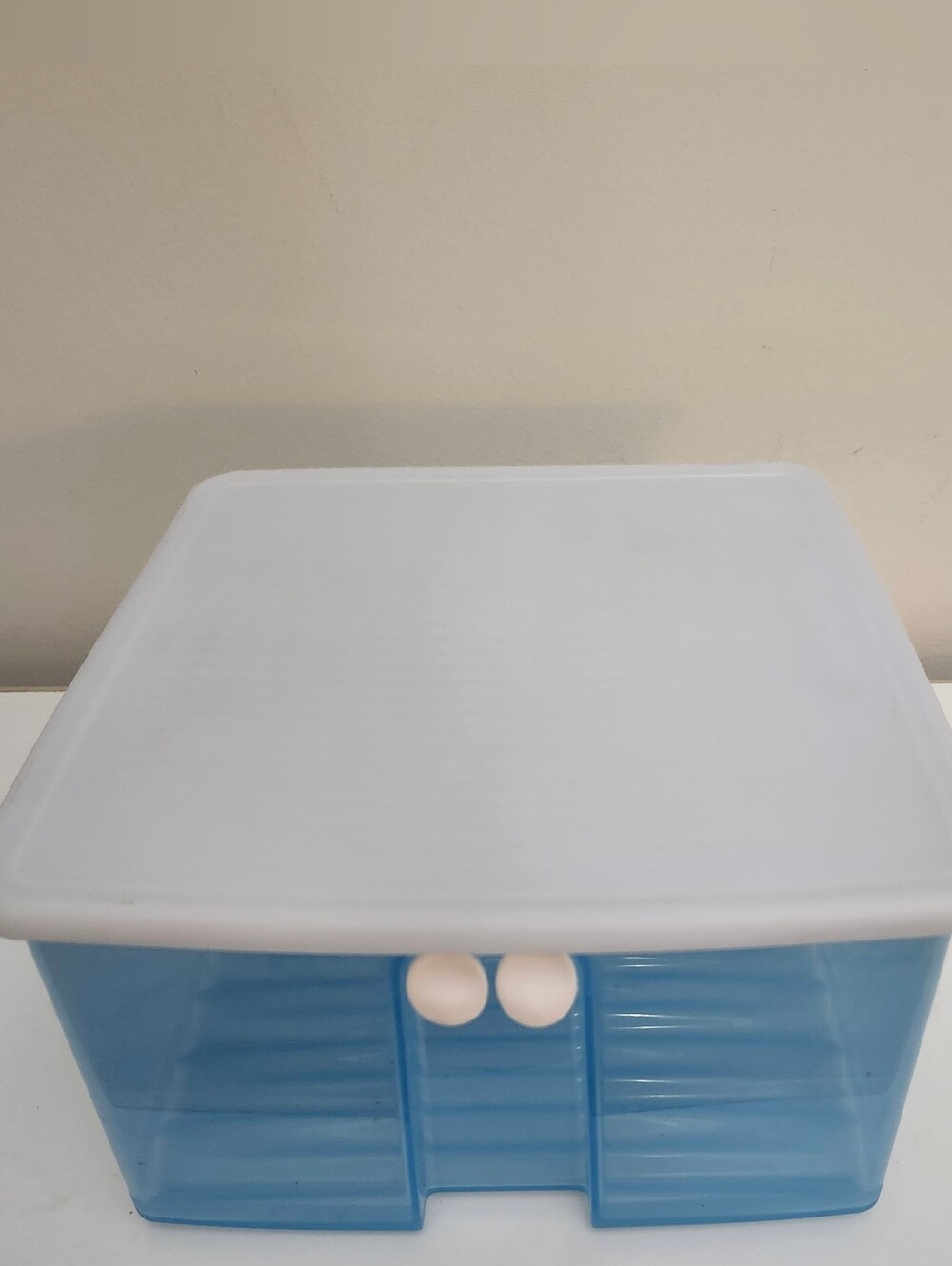 Tupperware FridgeSmart Container Produce Storage Vent System Blue 9" Square